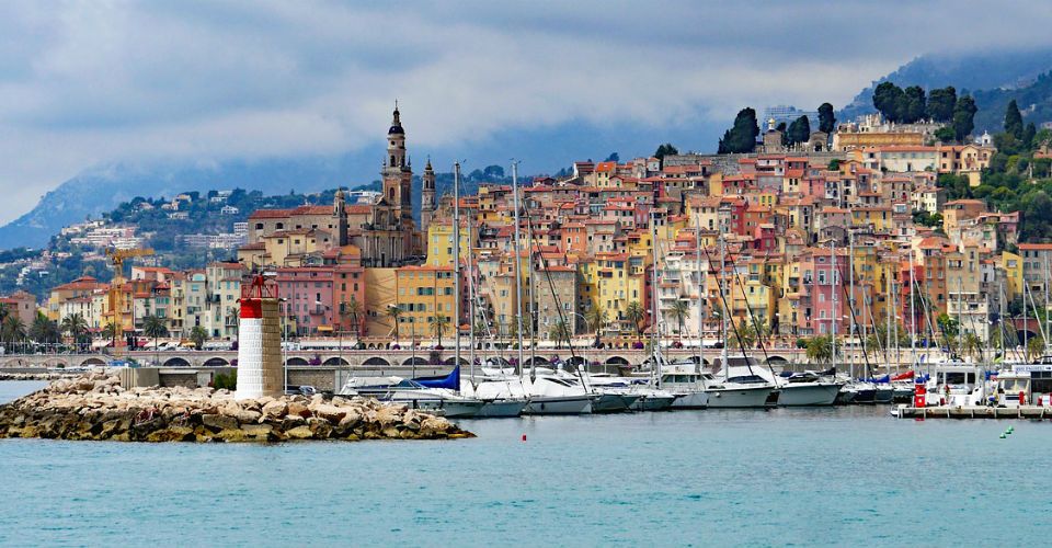La ville vue de la mer, Menton